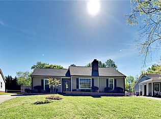 7300 Walnut Wood Dr, Charlotte, NC 28227