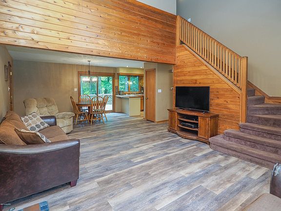 33100 Fish Hatchery Rd-105