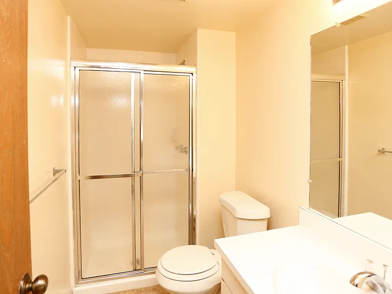 Green Hill Apartments — Photo 8