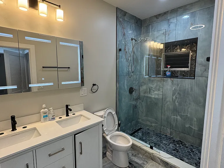 3659 W Diversey Ave #1R — Photo 8
