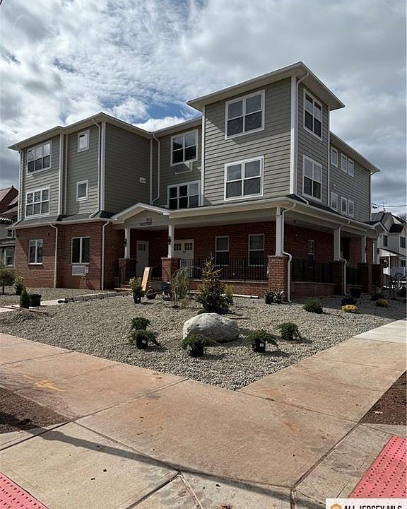 1st image of 251 Livingston Ave #306