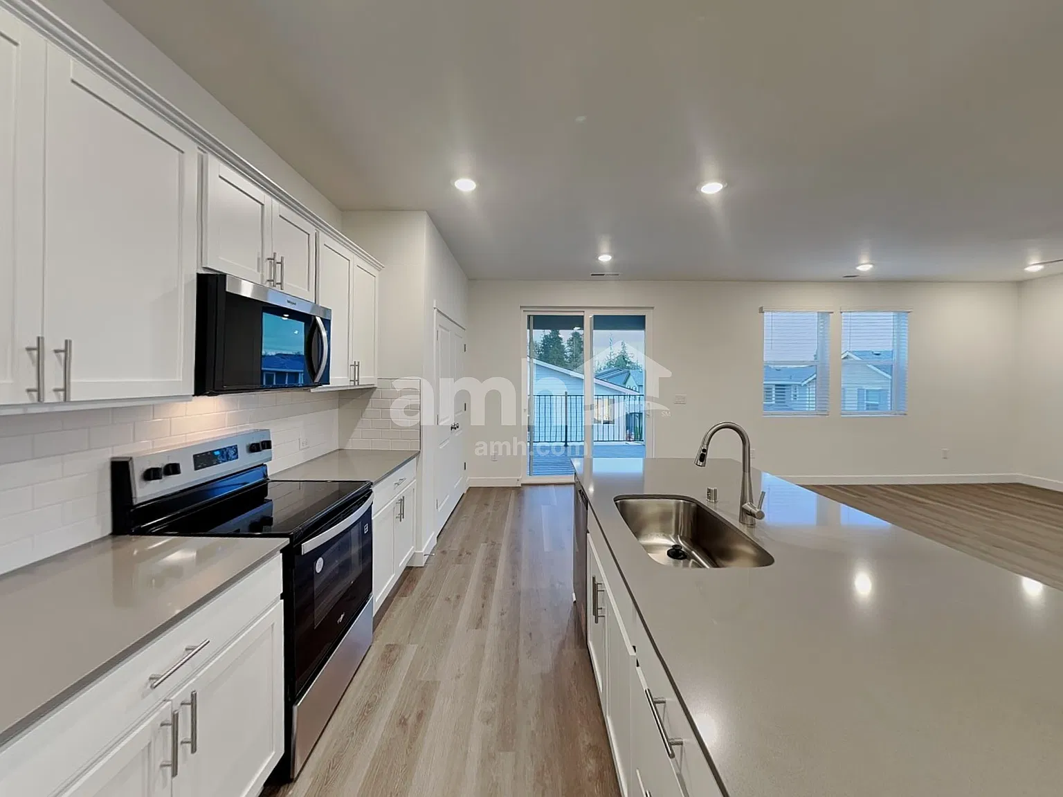 4 bed, 2.5 bath, 1978 sqft, $3,570 — Photo 4