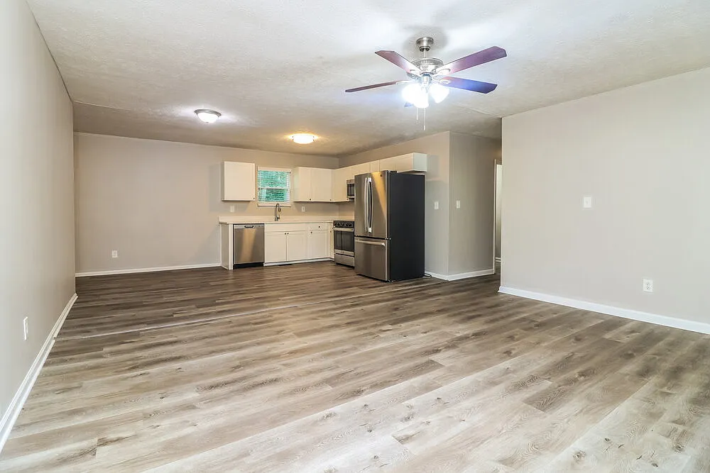 4 bed, 2.0 bath, 1612 sqft, $1,975 — Photo 4