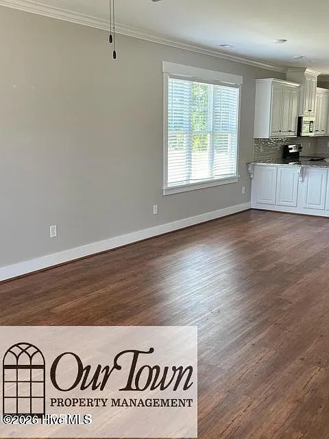 3 bed, 2.0 bath, 1355 sqft, $1,800 — Photo 2
