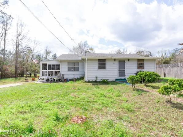 417 Saint Jude St, Waveland, MS 39576