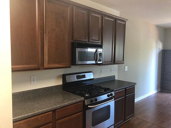 3rd image of 338 Niblewill Pl #1