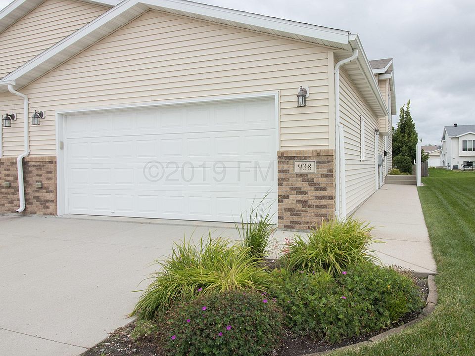 1st image of 938 36th Ave S