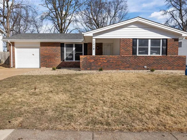 2418 Wesington Dr, Maryland Heights, MO 63043