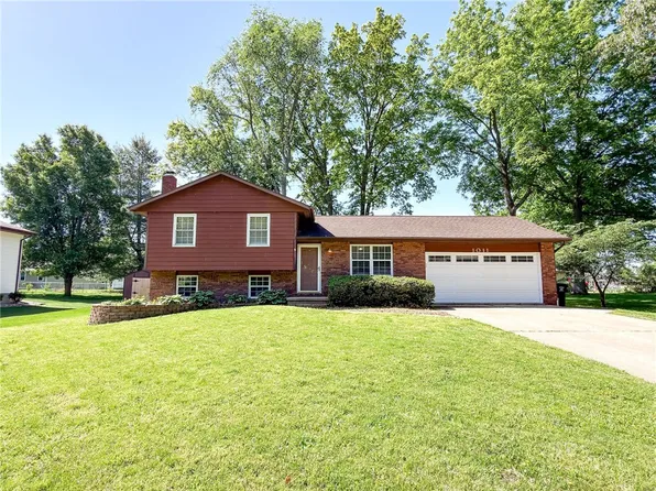 1011 Oakridge St, Effingham, IL 62401