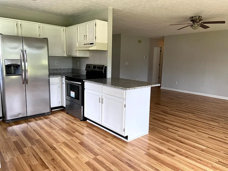 64 Hallmark Dr — Photo 2