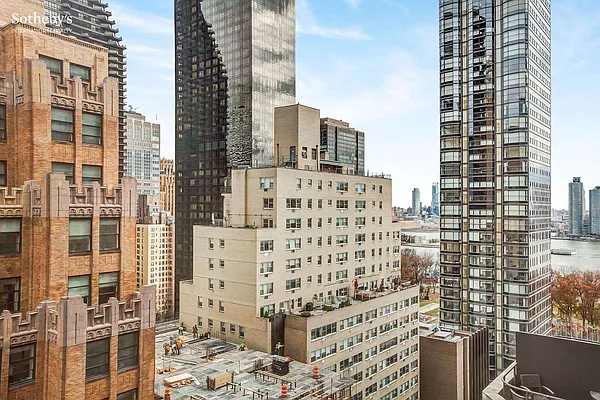 Sold by Sotheby's International Realty | media 5