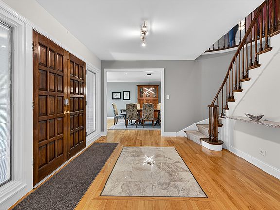 2nd image of 4019 Crestwood Dr