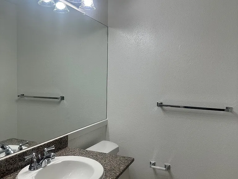 Augusta Court Apartments — Photo 32