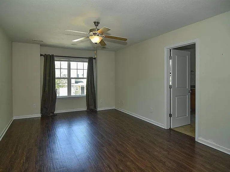 305 Chestnut Oak Ct — Photo 16