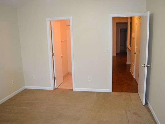 4th image of 407 Heritage Way