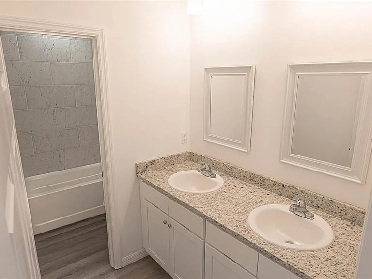 561 Wildmer Rd SW — Photo 10