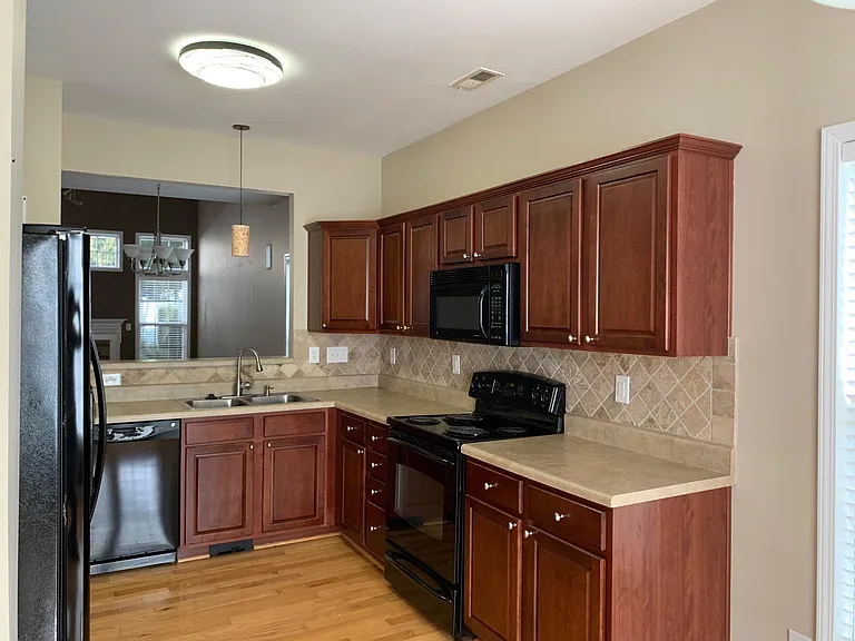 102 S Arcadian Way — Photo 8