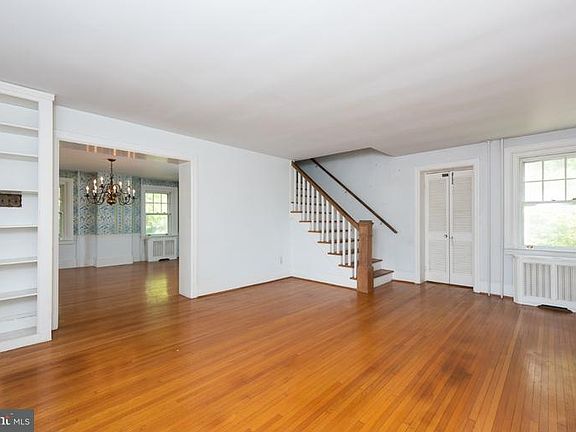 3rd image of 24 Elmwood Dr