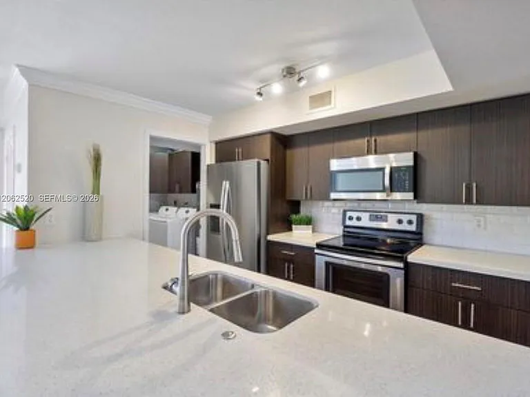 4828 Sheridan St #5 — Photo 2