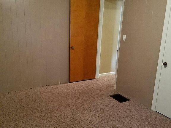 4th image of 555 Millikin St