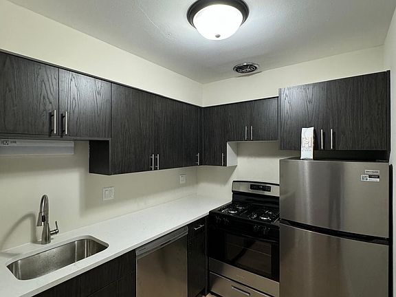 5th image of 5917 N Kenmore Ave APT 223