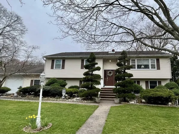 6 Helene Ct, Wayne, NJ 07470