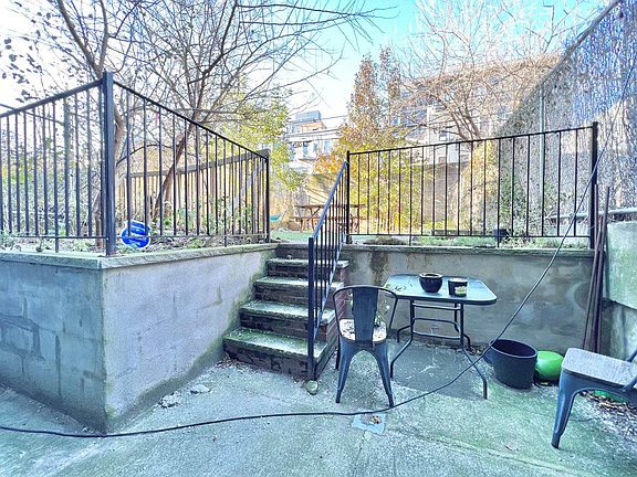 2nd image of 243 Suydam St APT 1R