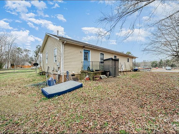 5th image of 148 Windsong Rd