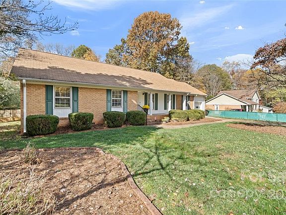 2nd image of 1211 Lightwood Dr