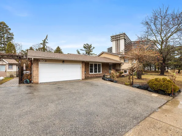 1045 Bloor St, Mississauga, ON L4Y 2N3