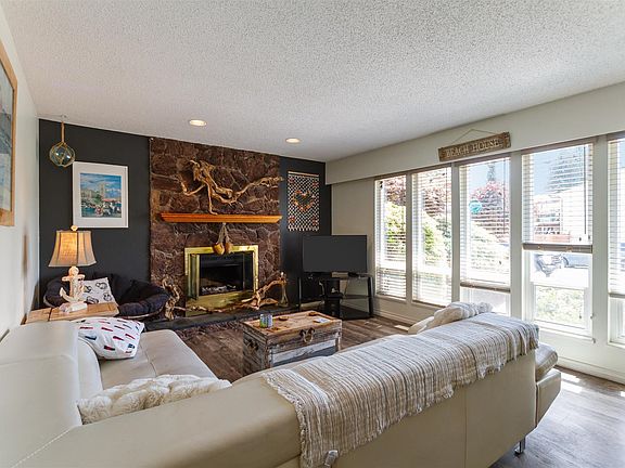 4th image of 1391 Oriole Ave