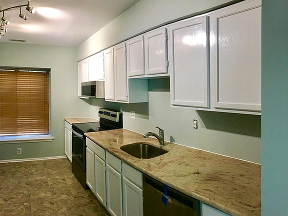 Beautifully appointed kitchen( a bit of work is being done)