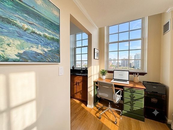 5th image of 106 13th St APT 330