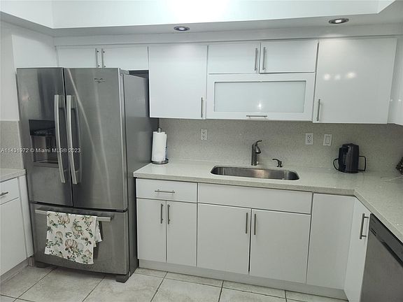 4th image of 20350 W Country Club Dr #1084