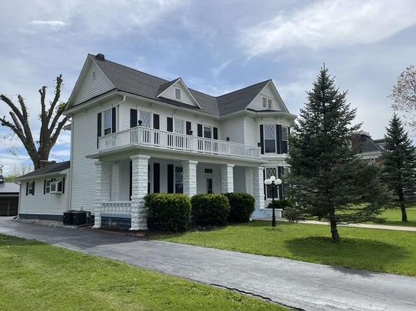 327 W Locust St, Paris, MO 65275