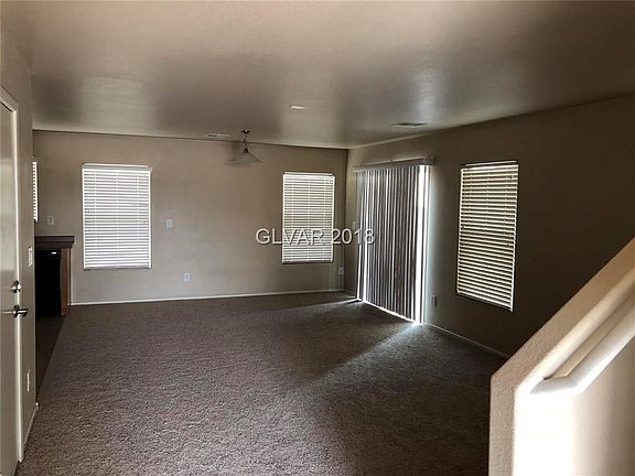 3rd image of 186 Gilliflower Ave #0