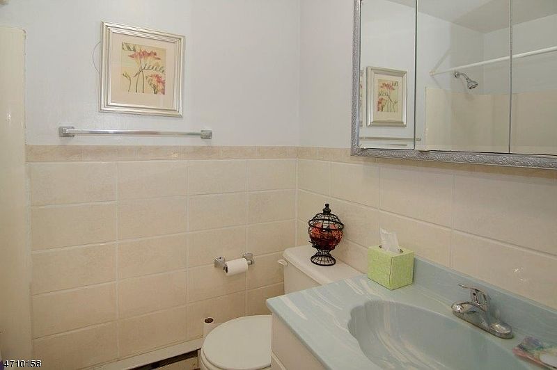 1st image of 21-29 BARNETT LN U-C14