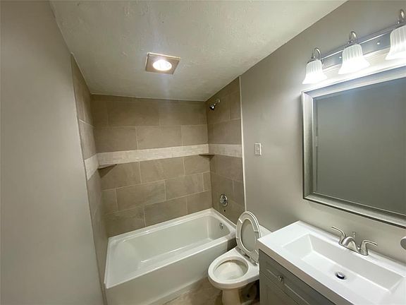 5th image of 4219 Lamar St #A