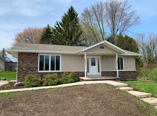 1050 Linden St, Cleveland, WI 53015