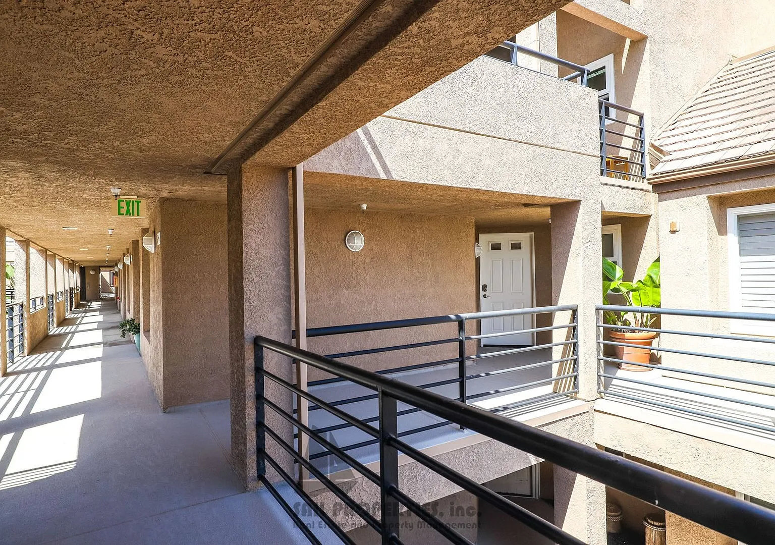 1200 PCH #327 is a third-floor, one-bedroom, one-bath condo in the gated Pierhouse community of H... — Photo 4