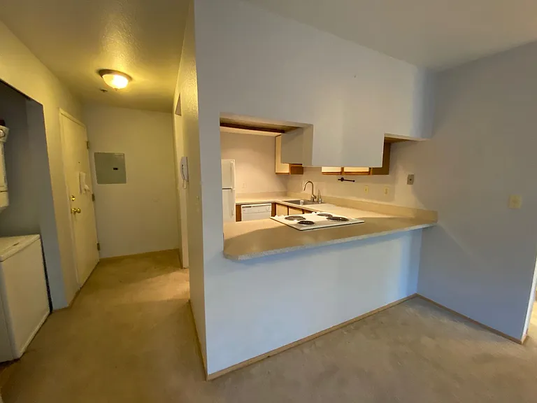 University Court Apartments — Photo 61