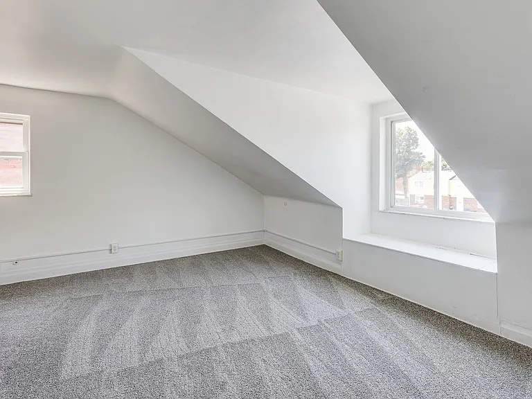 2120 Salisbury St S — Photo 42