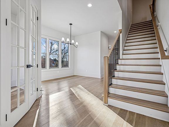 5th image of 641 Westboro Dr