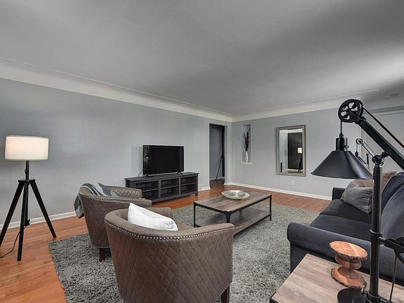 4th image of 18033 Chagrin Blvd