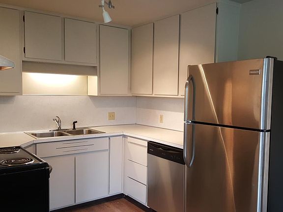 5th image of 2408 10th Ave E