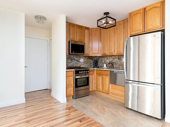3rd image of 130 W 67th St APT 11J