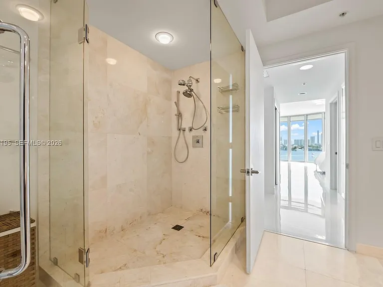 17301 Biscayne Blvd #811 — Photo 28