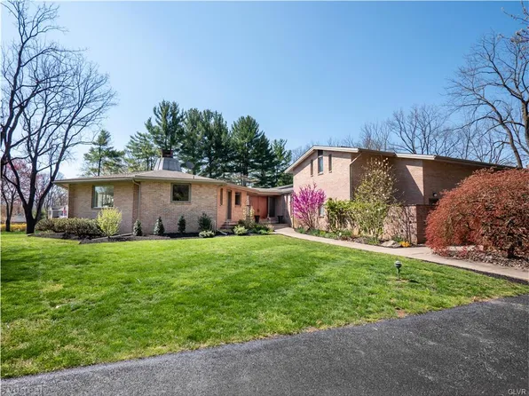 2010 Sunderland Dr, Bethlehem, PA 18015