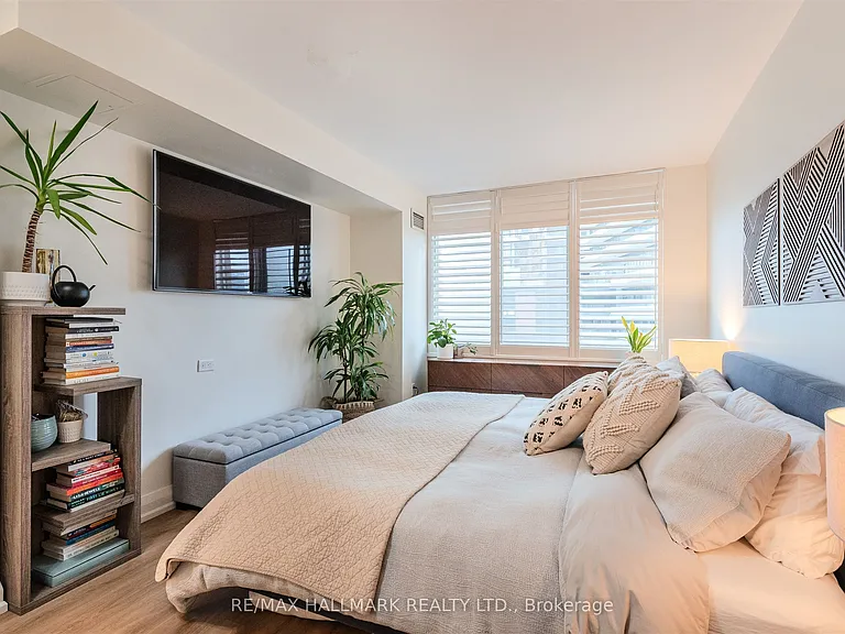 39 Parliament St #916 — Photo 22