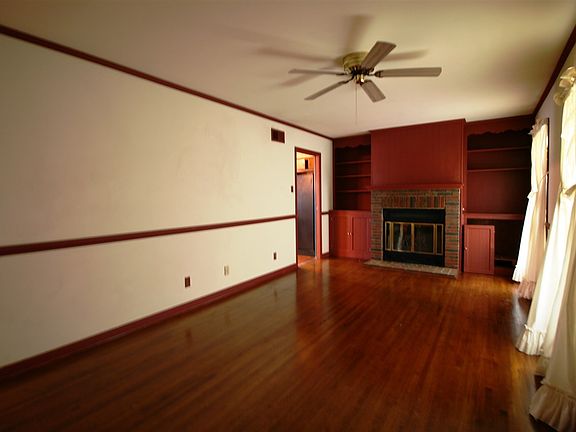 4th image of 1689 Dorset Dr
